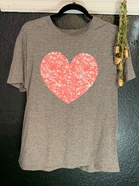 Boutique grey heart XL Tee